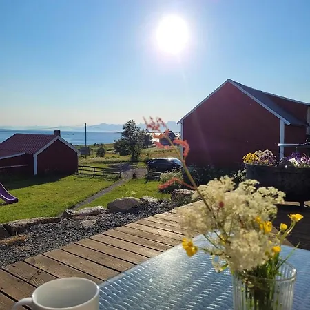 Feriehus Old House - Check In Breathe Out Stronstad i Vesteralen